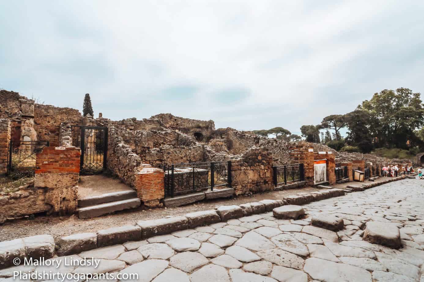 a street level of pompeii