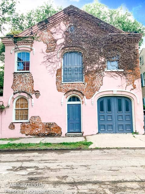 take photos in the garden district during labor day
